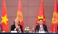 Kyrgyz PM meets with Vietnamese business community