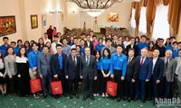 Ambassador holds dialogue with Vietnamese youth and students in Russia