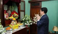 State leader pays tribute to late President Ho Chi Minh