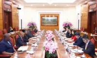 Officials of Vietnamese, Mozambican parties hold talks