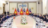 PMs talk measures for promoting Vietnam – Malaysia relations