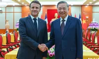 In Pictures: Vietnamese Party chief receives French President Emmanuel Macron