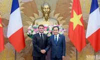 Top legislator meets with French President