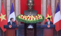 Vietnamese, French leaders hold joint press conference following talks
