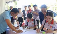 Nearly 10,000 students, job seekers join Da Nang career fair