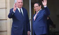 Vietnamese, French Prime Ministers hold talks in Paris