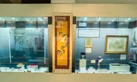 Stories of embroidered paintings gifted by President Ho to international friends