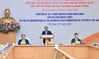 PM Pham Minh Chinh updates Diplomatic Corps on local governance reform