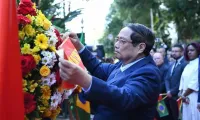 Prime Minister pays floral tribute to President Ho Chi Minh in Brazil