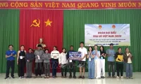 Young OVs support the disadvantaged in Dak Lak