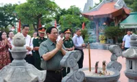 PM pays tribute to President Ho Chi Minh, fallen heroes in Quang Tri
