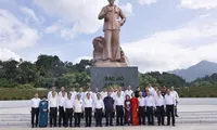 NA Chairman pays tribute to revolutionary predecessors in Tuyen Quang