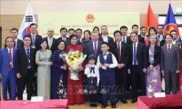 Party leader meets with Vietnamese community in RoK