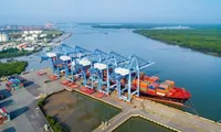 Vietnam accelerates industrial restructuring, targets major logistics hub