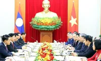 Vietnamese Party chief meets top Lao leader in Hanoi
