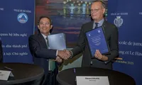Vietnamese, French port cities set up cooperative, friendly ties