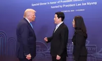 State President meets with US President, world leaders in RoK