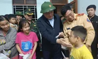 Standing Deputy PM visits flood-affected residents in Dak Lak