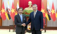 Party leader hosts Sultan of Brunei