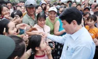 State President visits, encourages flood victims in Da Nang city's Go Noi commune
