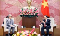 Top legislator receives Lao foreign minister in Hanoi