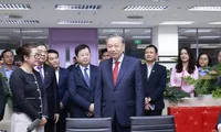 Party leader pays Tet visits to Vietnam Television, Voice of Vietnam
