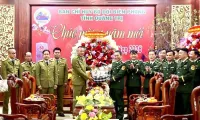 Lao delegation pays Tet visit to Quang Tri Border Guard Command