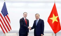 Vietnamese Party chief receives US Trade Representative
