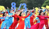 March shines with elegance of 'Ao dai'