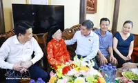 PM Le Minh Hung pays tribute to revolution contributors in Hai Phong