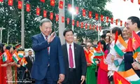 Party General Secretary, State President To Lam meets with Vietnamese community in India