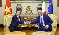 Vietnamese NA Chairman holds talks with Italian lower house leader