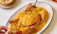 Hanoi foodaholics enjoy famous Ca Mau crab in flavorful Thai curry sauce