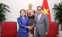 Foreign minister hosts newly-appointed Cambodian Ambassador