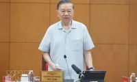 Top leader calls for strategic quantum technology development plan