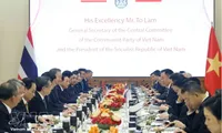 Vietnam’s top leader holds talks with Thailand's Prime Minister in Bangkok