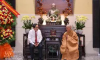 Top legislator extends Vesak greetings in Ho Chi Minh City