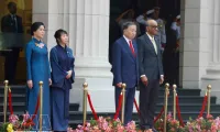 Singapore holds official welcome ceremony for Vietnamese Party and State leader