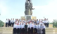 Vietnamese representative agencies in Cambodia pay tribute to fallen soldiers