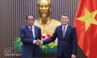 PM Le Minh Hung receives Malaysian Minister of Defence Mohamed Khaled bin Nordin