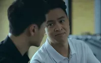 Đấu trí - Tập 60: Đông tiết lộ hợp đồng buôn lậu hàng nghìn điện thoại lậu cho Vũ Đấu trí - Tập 60: Đông tiết lộ hợp đồng buôn lậu hàng nghìn điện thoại lậu cho Vũ
