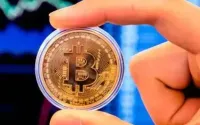 Bitcoin thủng mốc 50.000 USD Bitcoin thủng mốc 50.000 USD