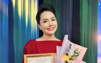 Sao mai Lương Nguyệt Anh giành Huy chương Vàng Liên hoan âm nhạc toàn quốc với tác phẩm về Trường Sa Sao mai Lương Nguyệt Anh giành Huy chương Vàng Liên hoan âm nhạc toàn quốc với tác phẩm về Trường Sa