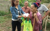 Sao Mai Thanh Huyền lần đầu làm từ thiện Sao Mai Thanh Huyền lần đầu làm từ thiện