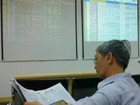 Shares mixed ahead of Fed