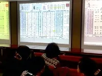 Shares drop, led by car dealers