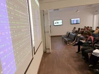 VN shares end four-day decline