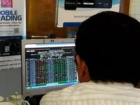 VN shares jump, led by banks