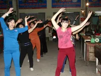 Nhộn nhịp phong trào tập thể dục buổi sáng tại chợ Cẩm Thạch