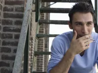 Smoking 'may play schizophrenia role'